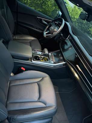 Audi Q8 S-LINE image 10