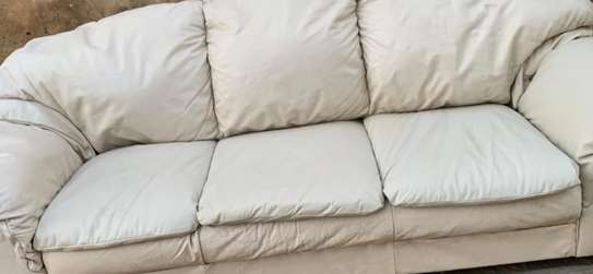 Pouf cuir blanc moelleux confortable salon image 2