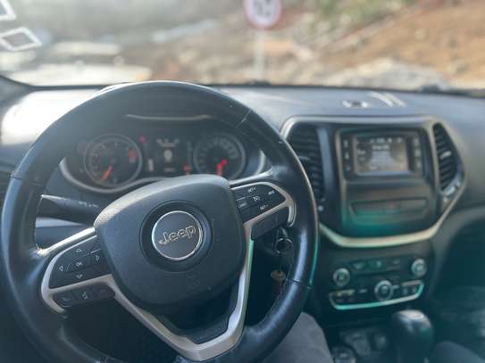 2017 jeep Cherokee en tres bon état image 3