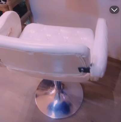 CHAISE EN CUIR image 3