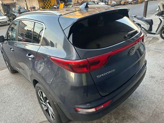 Kia Sportage SUV compact gris métallisé image 10
