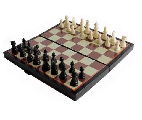 Ensemble de jeu 4 en 1, échecs, ludo, dame et cartes image 3