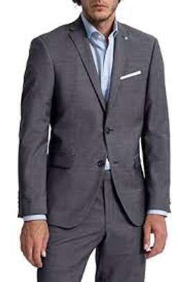 Costume ajusté style classique moderne image 6