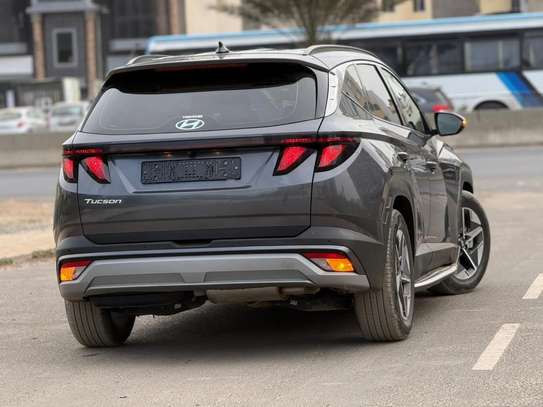 Hyundai Tucson 2024-25 SUV noir spacieux polyvalent image 8