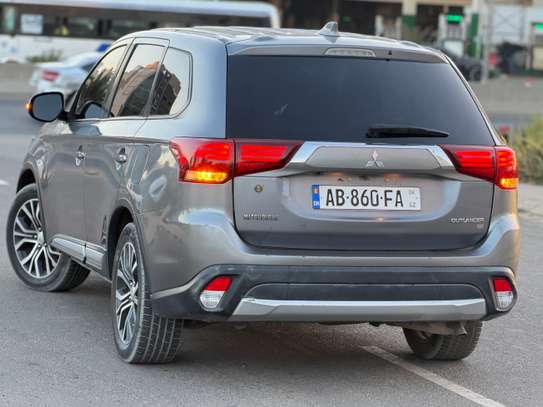 Mitsubishi outlander image 9