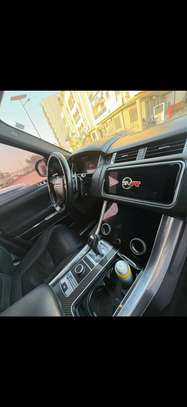 Range Rover SVR image 6