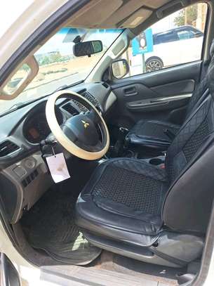Mitsubishi l200 2018 image 5