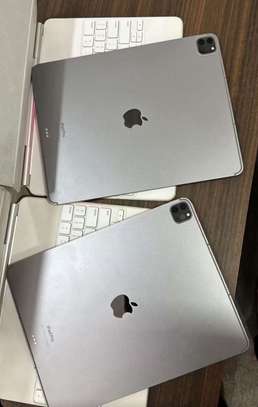 iPad Pro 4 th génération 12.9 image 1