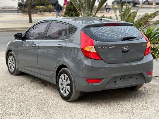 Hyundai accent image 6
