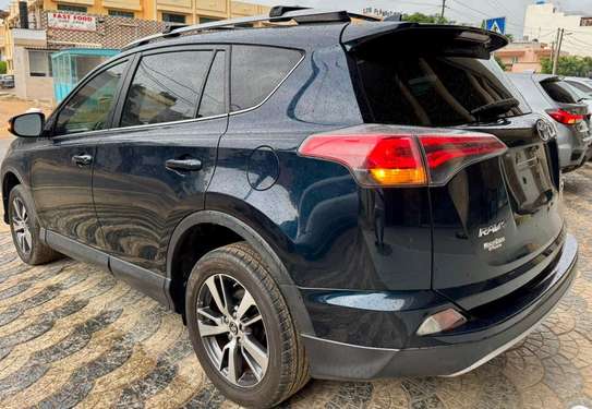 Toyota RAF 4 XLE 2018 image 5
