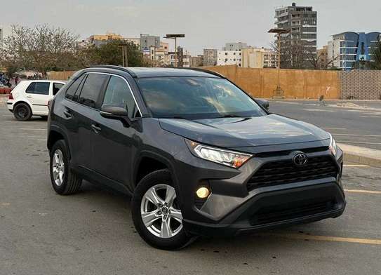 TOYOTA RAV 4 XLE 2020 image 1