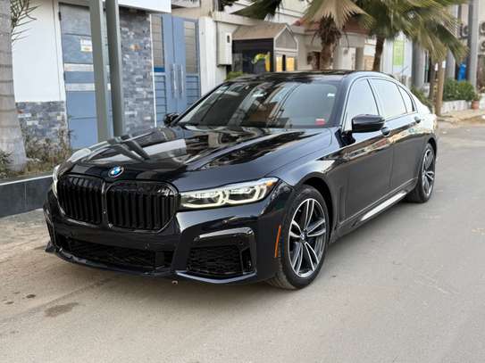 BMW series 740i image 11