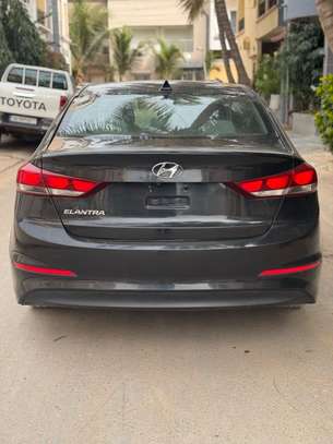 Hyundai Elantra image 10
