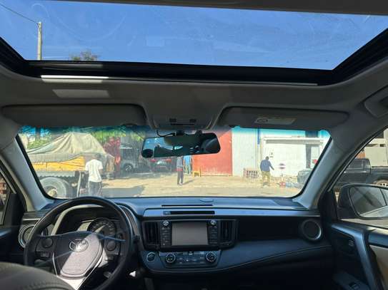 Toyota RAV4 image 8