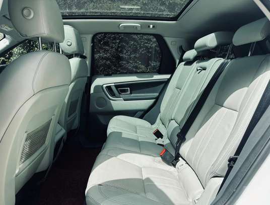 Range rover discovery 2017 image 9
