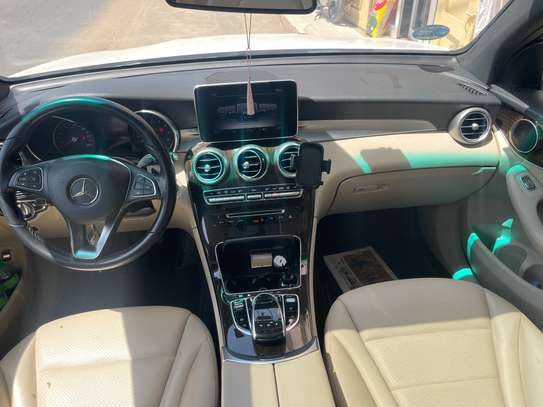 Mercedes GLC300 4Matic image 4