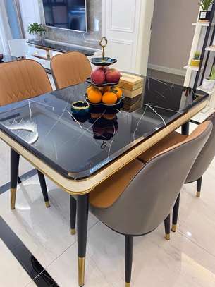 Table à manger moderne image 2