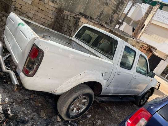 Nissan pickup image 9