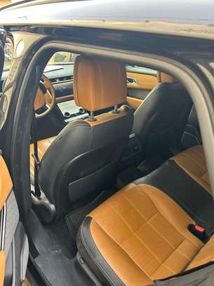 Range rover velar image 3