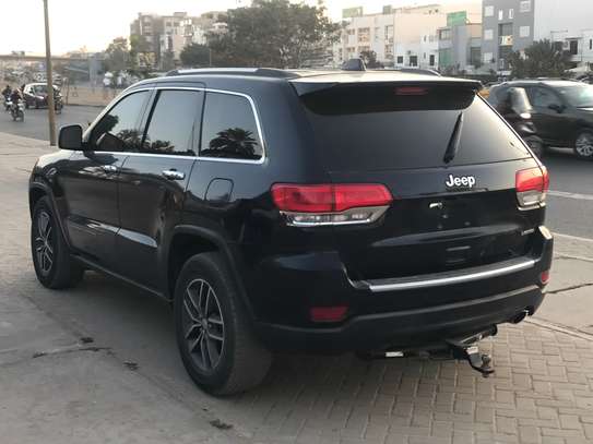 Jeep Grand Cherokee image 4