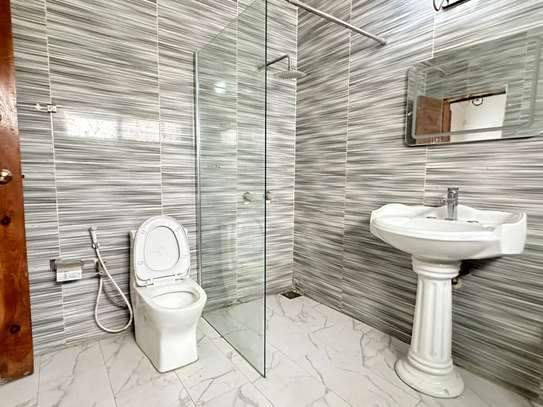 Appartement f4 à louer aux almadies image 8