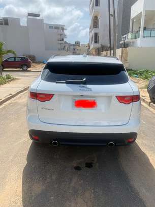 Jaguar F-pace 2017 image 2