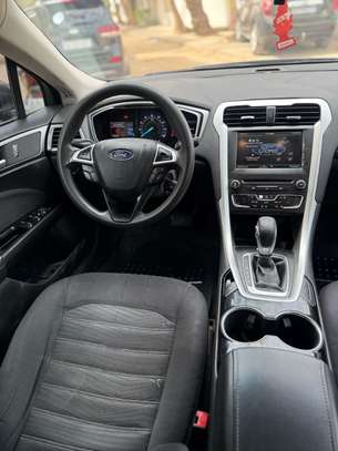 Ford Fusion SE image 6