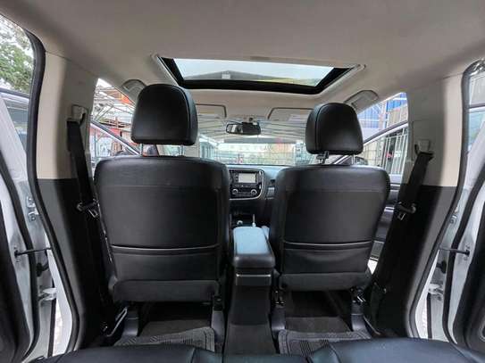 MITSUBISHI OUTLANDER 2016 image 8