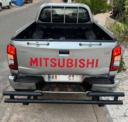 Mitsubishi l200 image 4