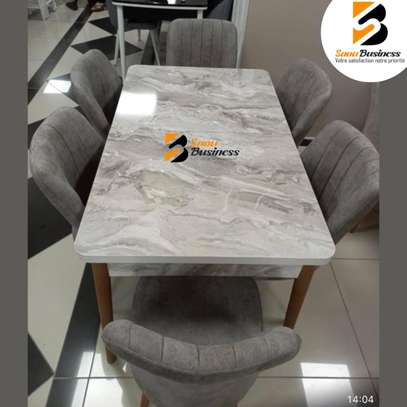 TABLE À MANGER 6 PLACES EXTENSIBLES image 1