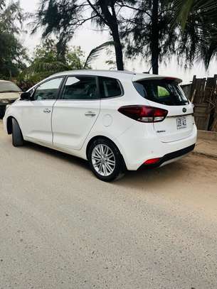 Kia rondo image 4