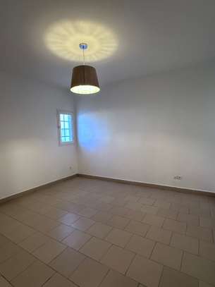 Appartement f3 à louer aux Almadies image 3