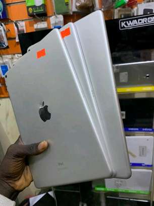 iPad 8th 7th 6th air 2 wifi cellulaire disponible image 5