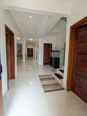 Villa r+1avec piscine meublé ngaparou image 3