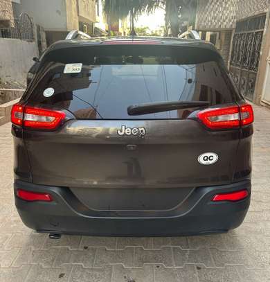 Jeep Cherokee image 5
