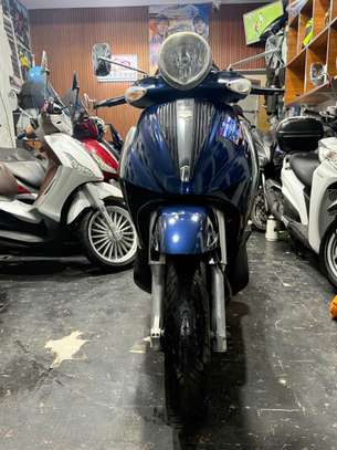 Beverly, Tureur, moteur 250 CC année 2014, venant avec Cmc image 15