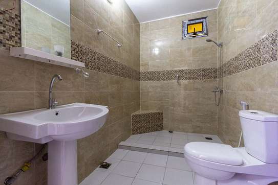 Villa R+2 à Tivaouane Peulh, titre foncier image 8