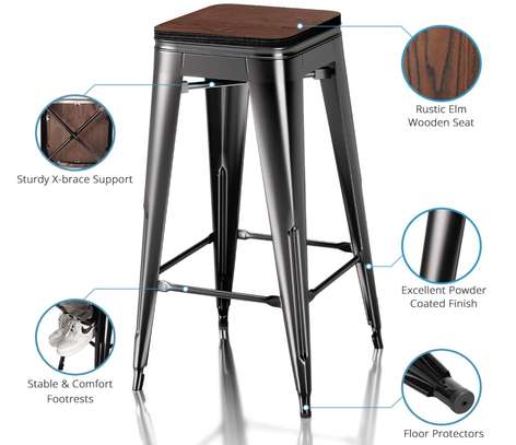 Tabouret en métal avec siège en bois image 4