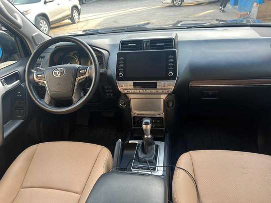 Toyota Prado Land Cruiser 2021 7 places image 4