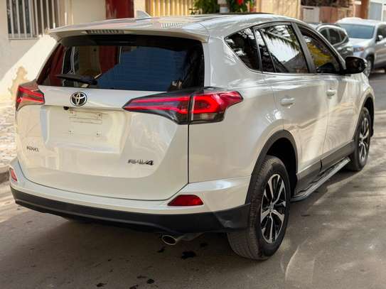 TOYOTA RAV4 2019 image 10