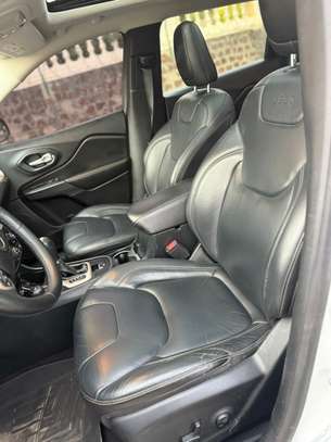 Jeep Cherokee image 9