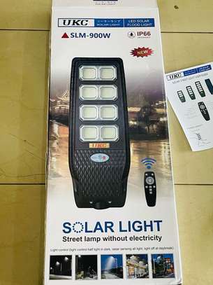 Lampadaire Solaire UKC SLM 900W avec support image 1