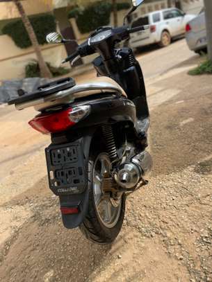 Moto SYM 200 image 2