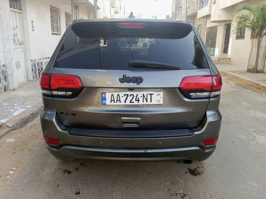 Jeep grand Cherokee image 4