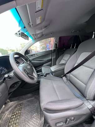 Hyundai tucson image 2