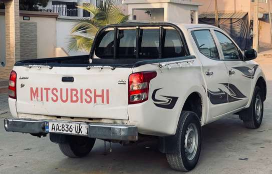 Mitsubishi l200 image 5