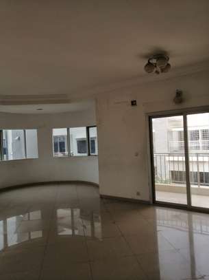 Appartement F4 à louer au 2e étage à la cité K. Gorgui VDN image 1