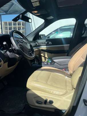 Ford explorer image 4