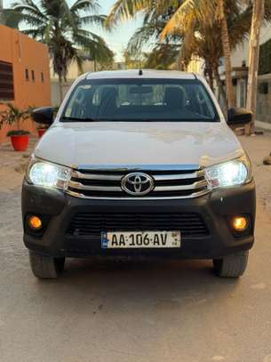 Toyota hilux image 3