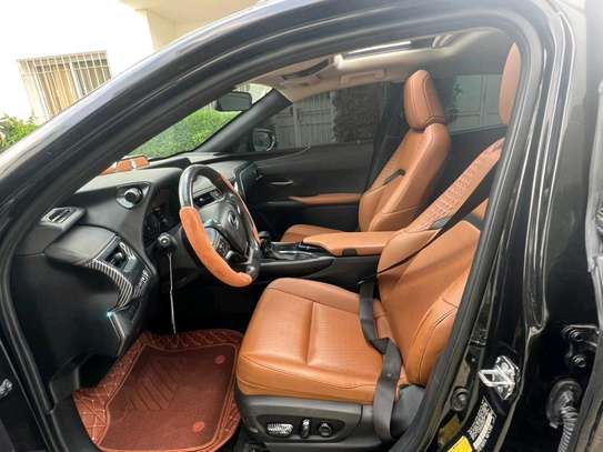 LEXUS UX 300 SPORT image 5